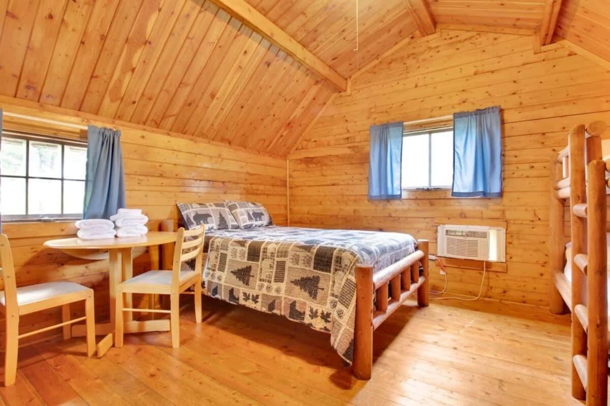 Lovely Rustic Cabin In بلومنقتون المظهر الخارجي الصورة