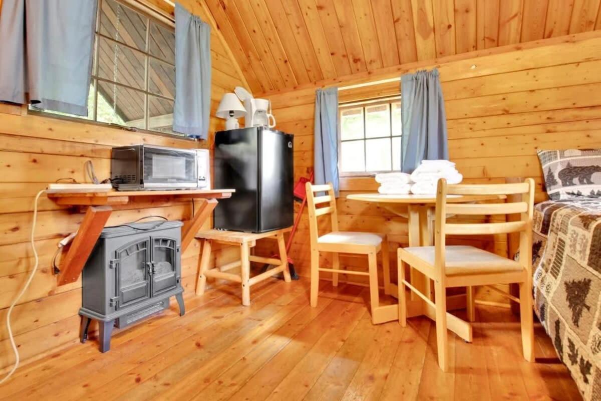 Lovely Rustic Cabin In بلومنقتون المظهر الخارجي الصورة