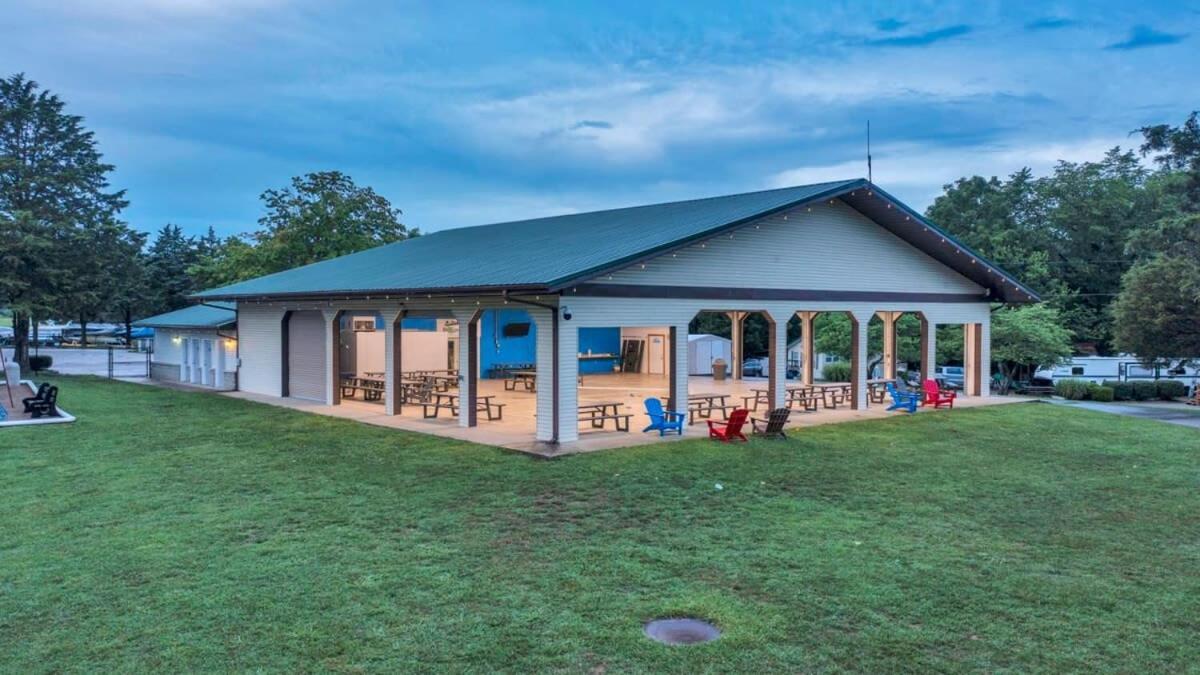 Lovely Rustic Cabin In بلومنقتون المظهر الخارجي الصورة